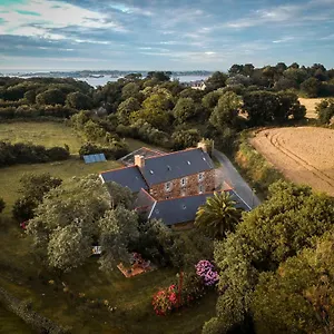 Bed & Breakfast Et Tables D'hotes Cornec, Ploubazlanec